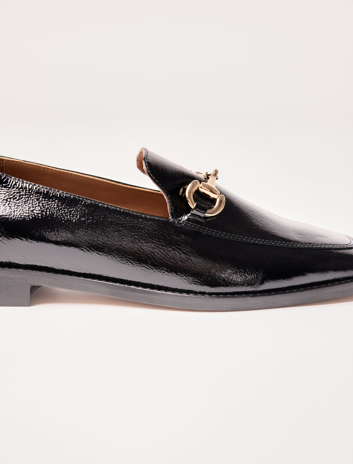 mocassins en cuir verni noir pour femme