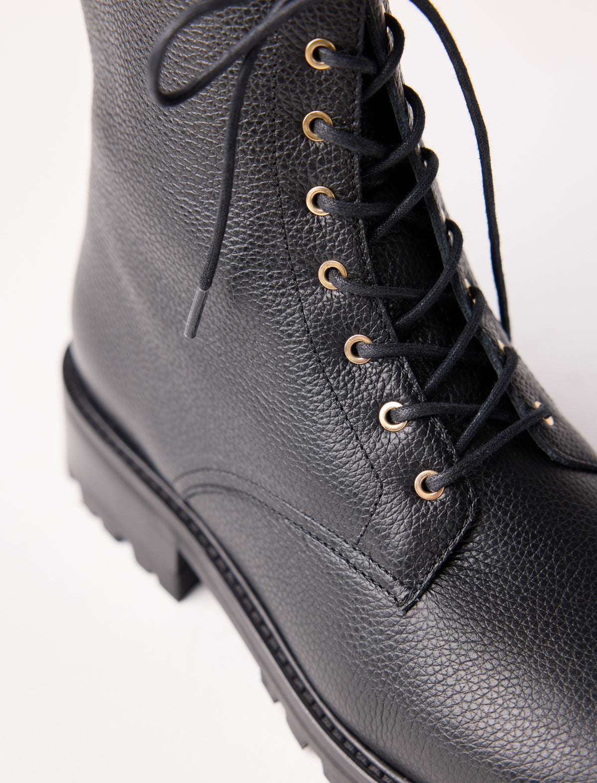 Sandra - Black grained  - vue 4