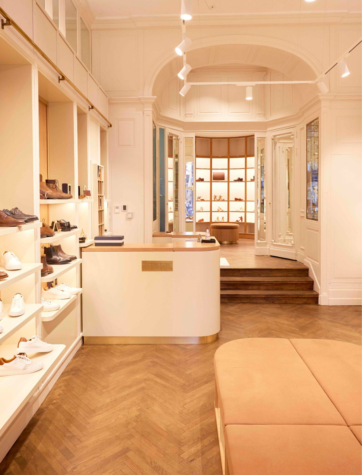 boutique de chaussures en cuir pour homme et femme