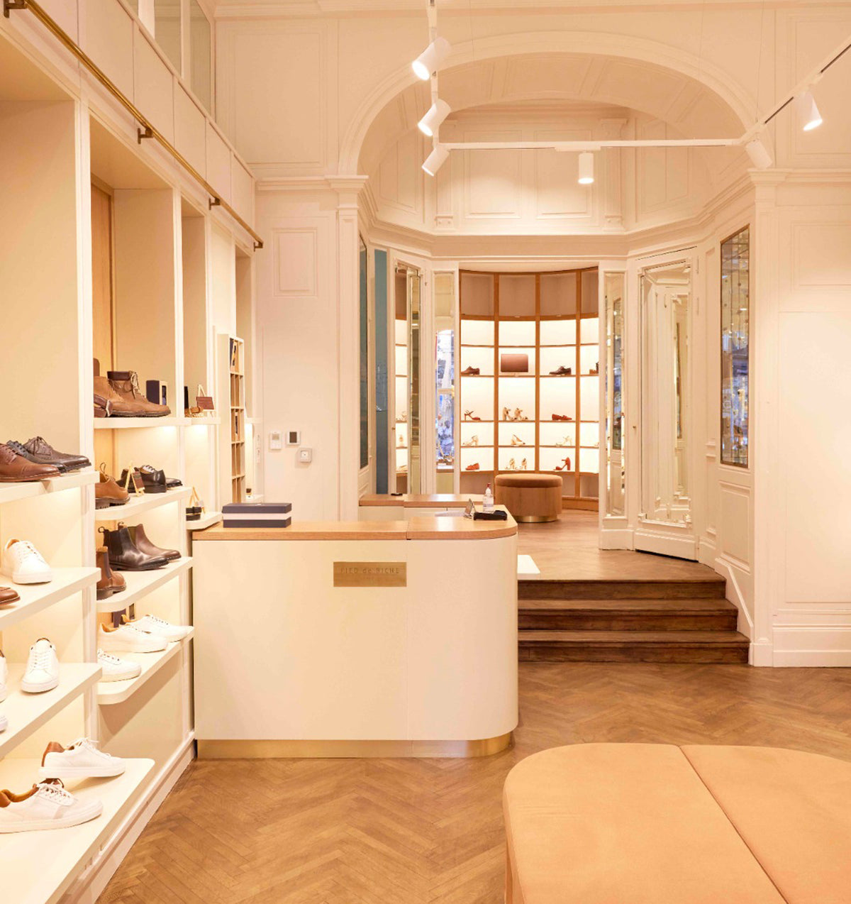 boutique de chaussures en cuir pour homme et femme