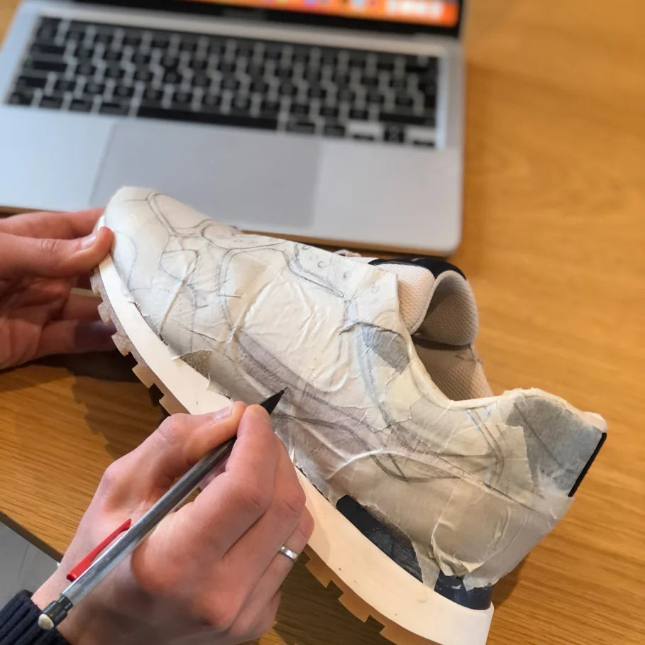 dessin et design d'une sneaker en cuir pour homme